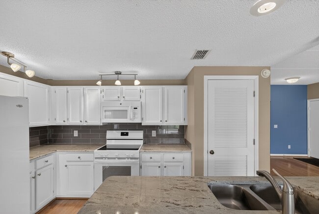 Building Photo - 29 Aledo Ct