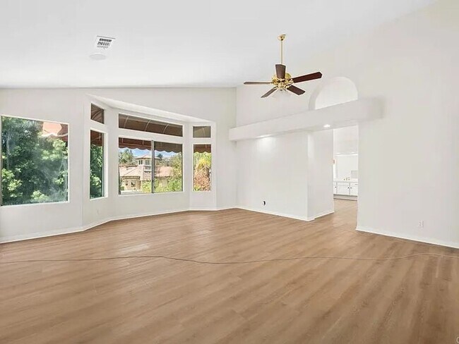 Building Photo - Beautiful Home in Murietta