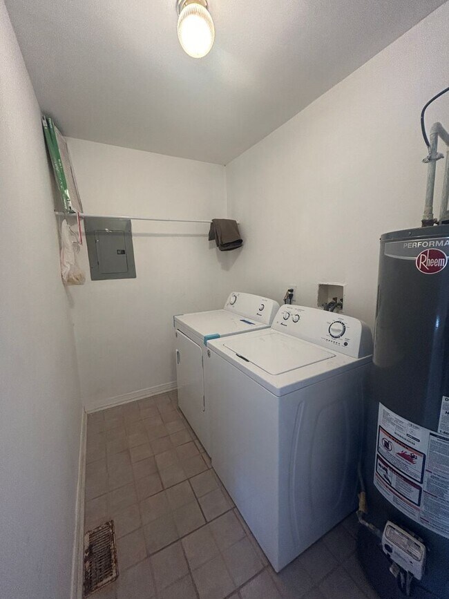 Building Photo - 511 Sewall Ave