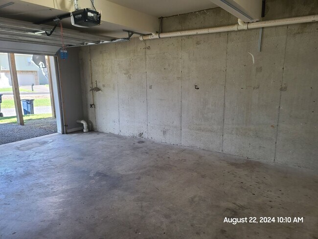 Building Photo - 370 Viewpoint Way