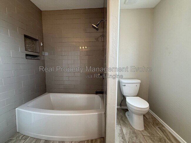 Building Photo - 3725 E Taro Ln
