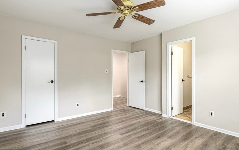 Building Photo - 8 Regent Ct