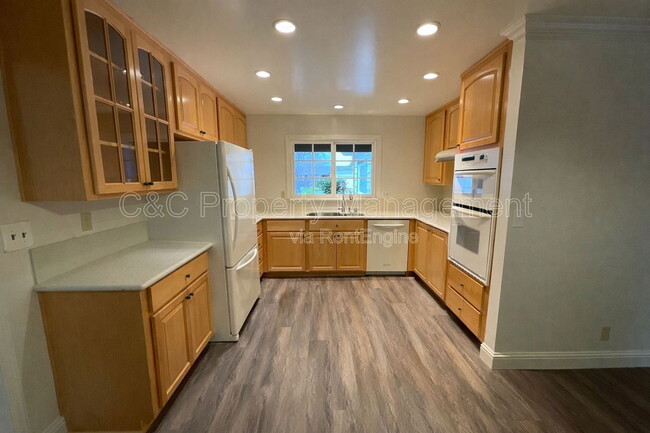 Building Photo - 7132 Bark Ln