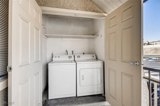 Building Photo - 5224 River Glen Dr