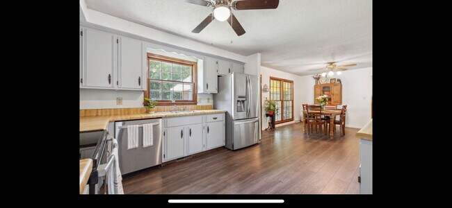 Building Photo - 1820 Whispering Hills Trl