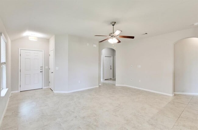 Building Photo - 145 Pine Island Ln