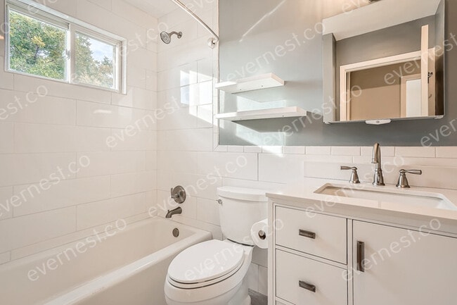 Building Photo - 10427 Holland Pl