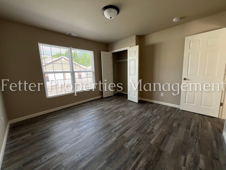 Building Photo - 5230 Canyon Cir