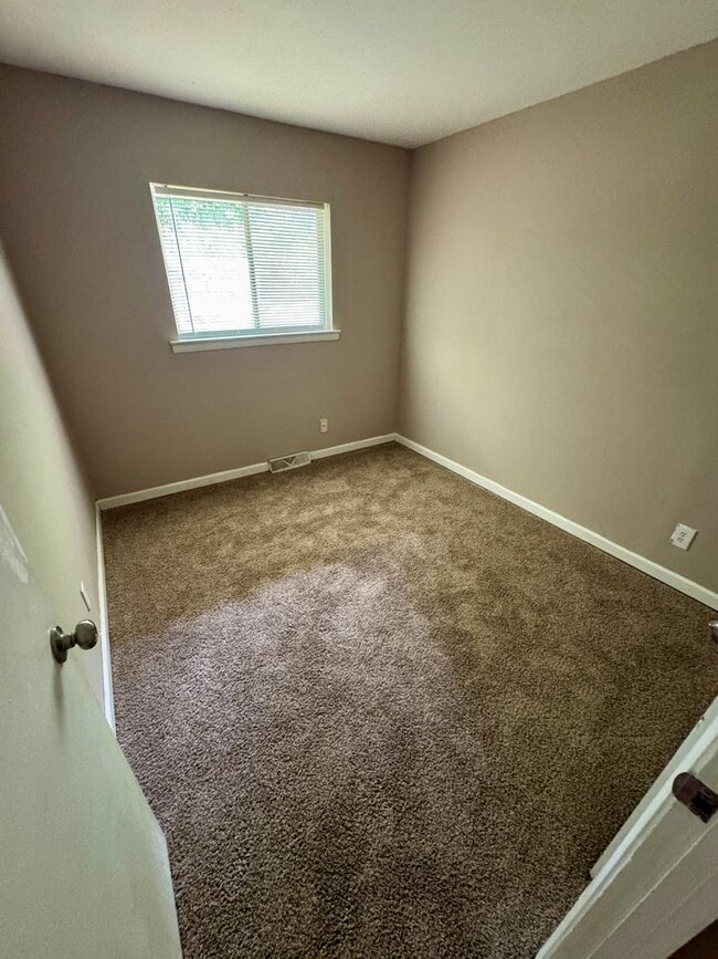 Building Photo - 3 Bedroom- Upper Arlington area