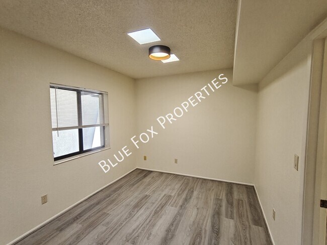 Building Photo - 983 W Palma De Pina