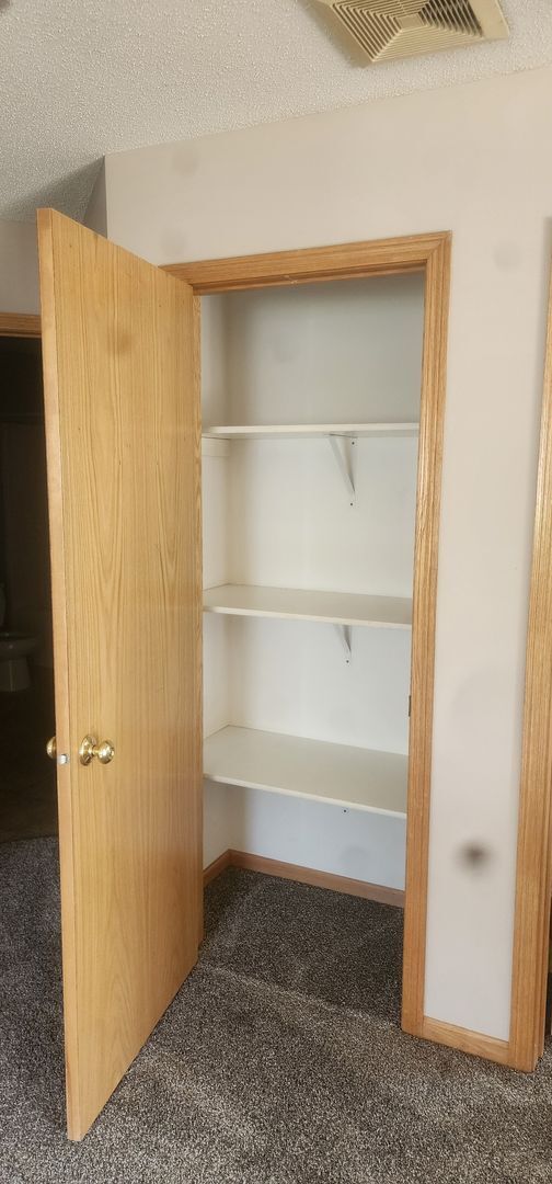 Building Photo - Beautiful 3 Bed, End Unit, Town Home for Rent
