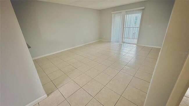 Building Photo - 2840 Somerset Park Dr