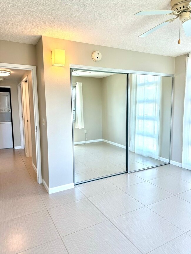 Building Photo - Country Club Village 6 - Two bedroom, one ...