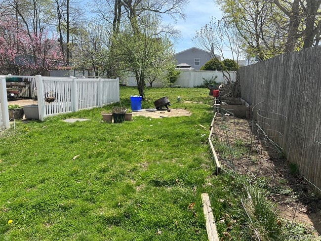 Building Photo - 66 E Seaman Ave