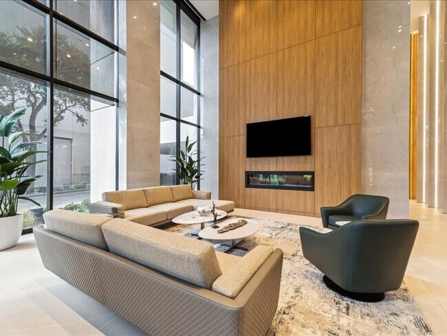 Building Photo - 1701 Hermann Dr