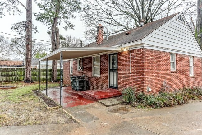 Building Photo - Newly renovated / Law enforcement discount