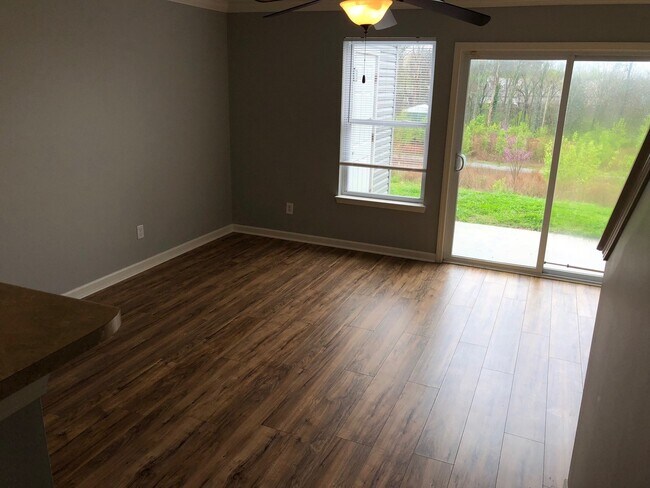 Building Photo - 2 Bedroom, 2.5 Bath Townhouse