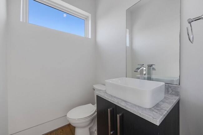 Building Photo - 7327 Shadyvilla Pointe Dr