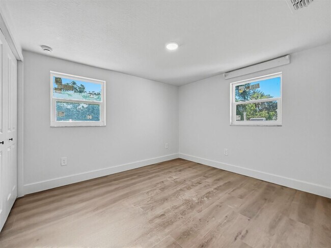 Building Photo - Spacious and Updated Home in Tampa! Move-in Ready | 2bed-1bath