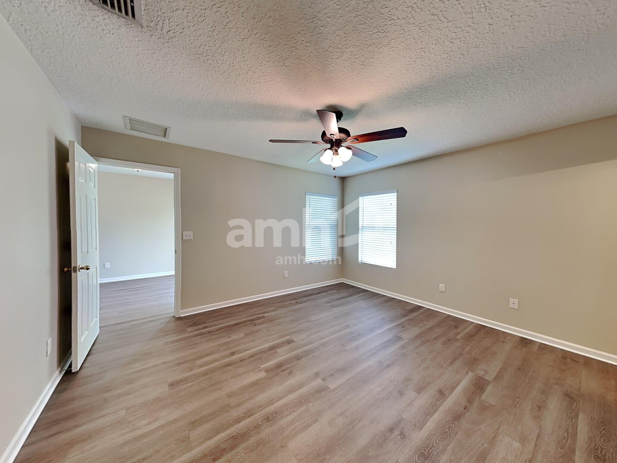 Building Photo - 11869 Hayden Lakes Cir