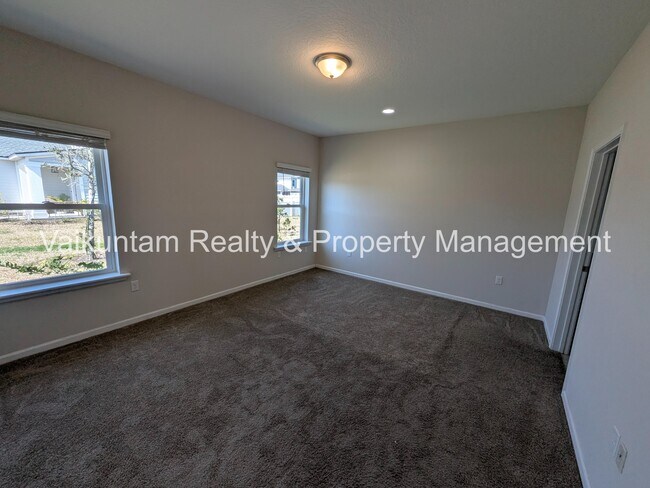 Building Photo - 100 Golden Fern Dr