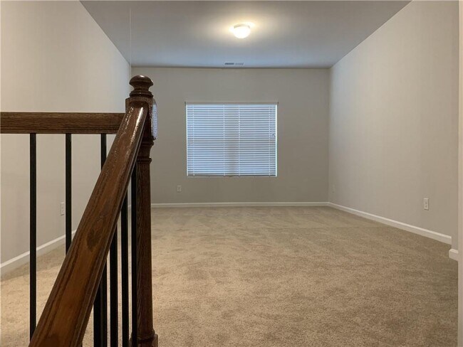 Building Photo - 430 Broadmoor Dr