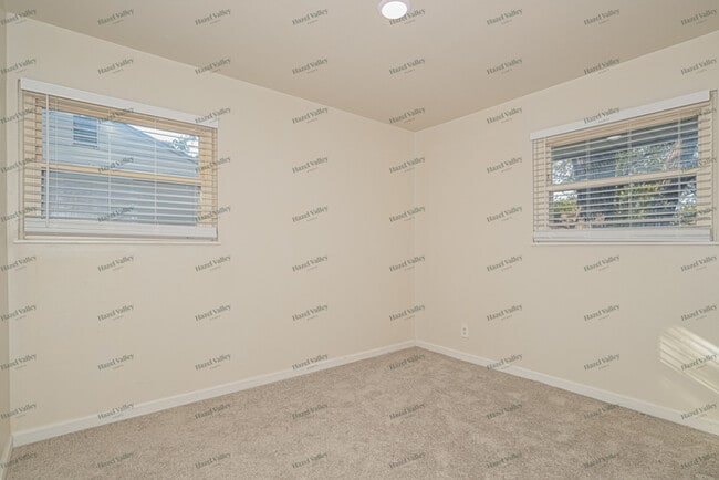 Building Photo - 205 Mc Alpine Dr