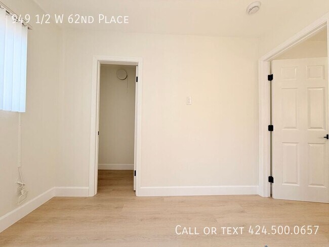 Building Photo - 949 1/2 W 62nd Place-