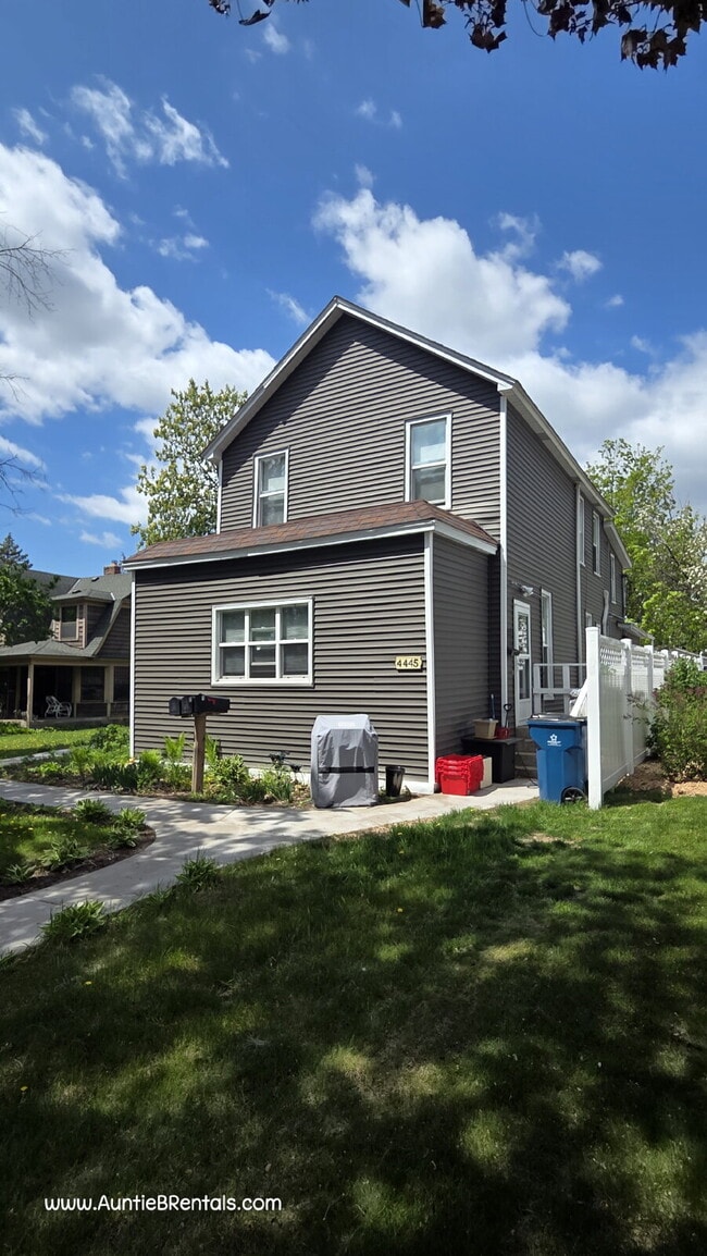 Building Photo - Triplex Lower Unit - Available for Rent - Video tour
