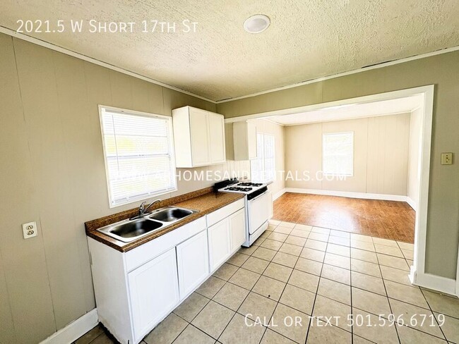 Building Photo - 2021.5 W Short 17th St