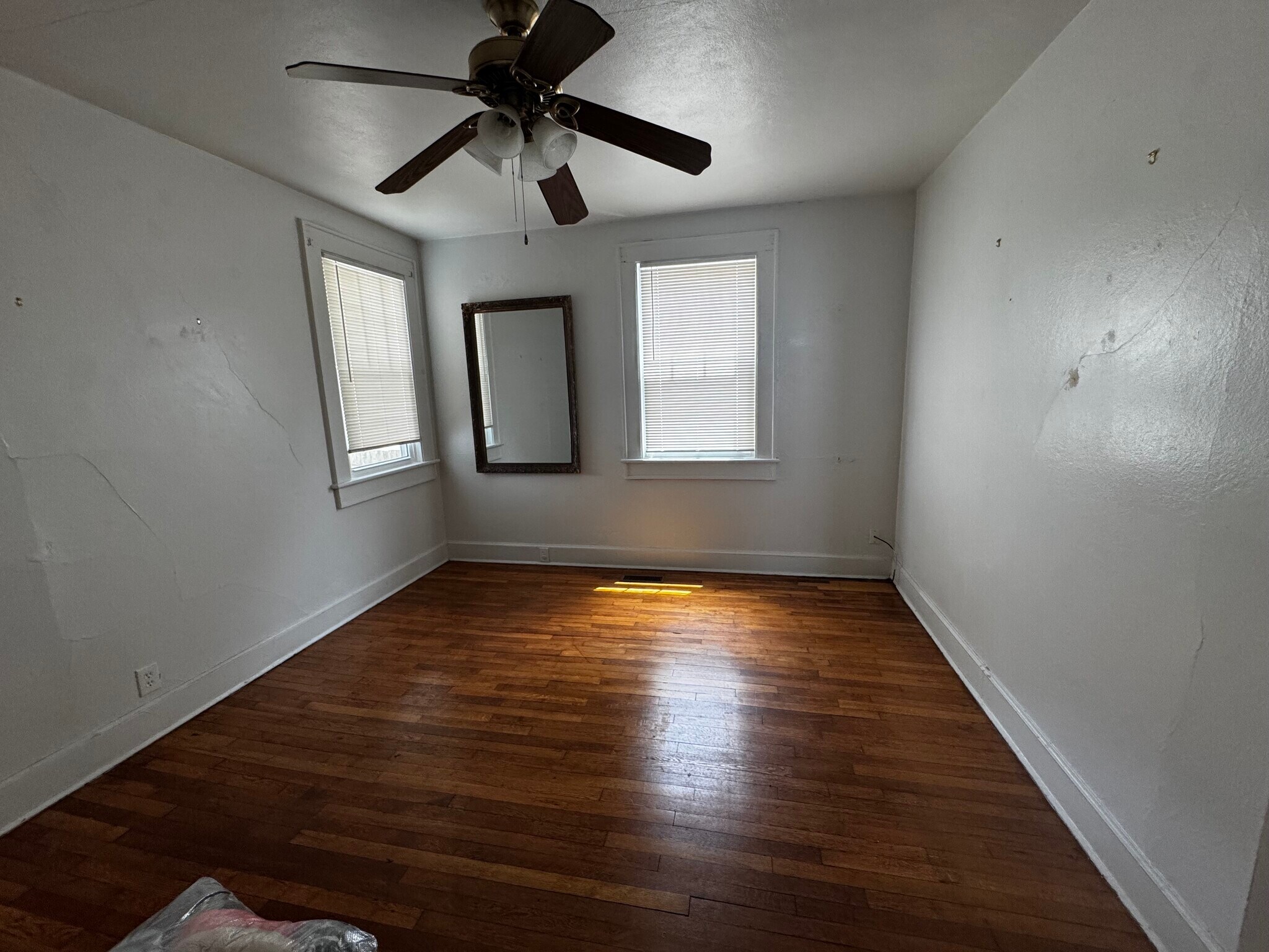 bedroom 1 - 4508 Mayflower Rd