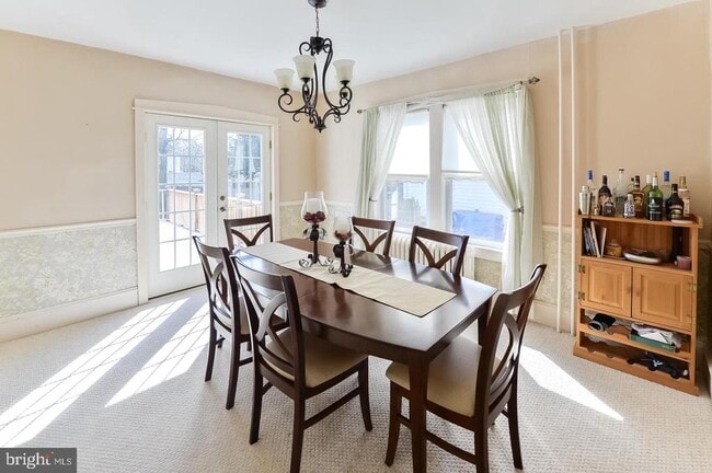 Building Photo - 128 Oak St