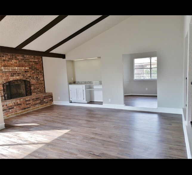 Building Photo - 2752 Meadow Isle Ln