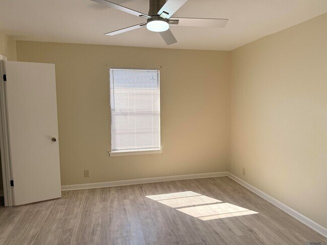 Building Photo - 5254 Stumberg Ln