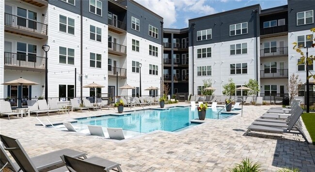 Building Photo - 1000 Rea Dr SW