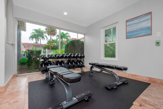 Building Photo - 4301 W Cleveland St