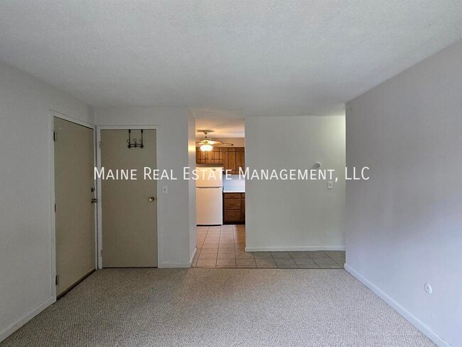 Building Photo - 10 Tall Pines Dr