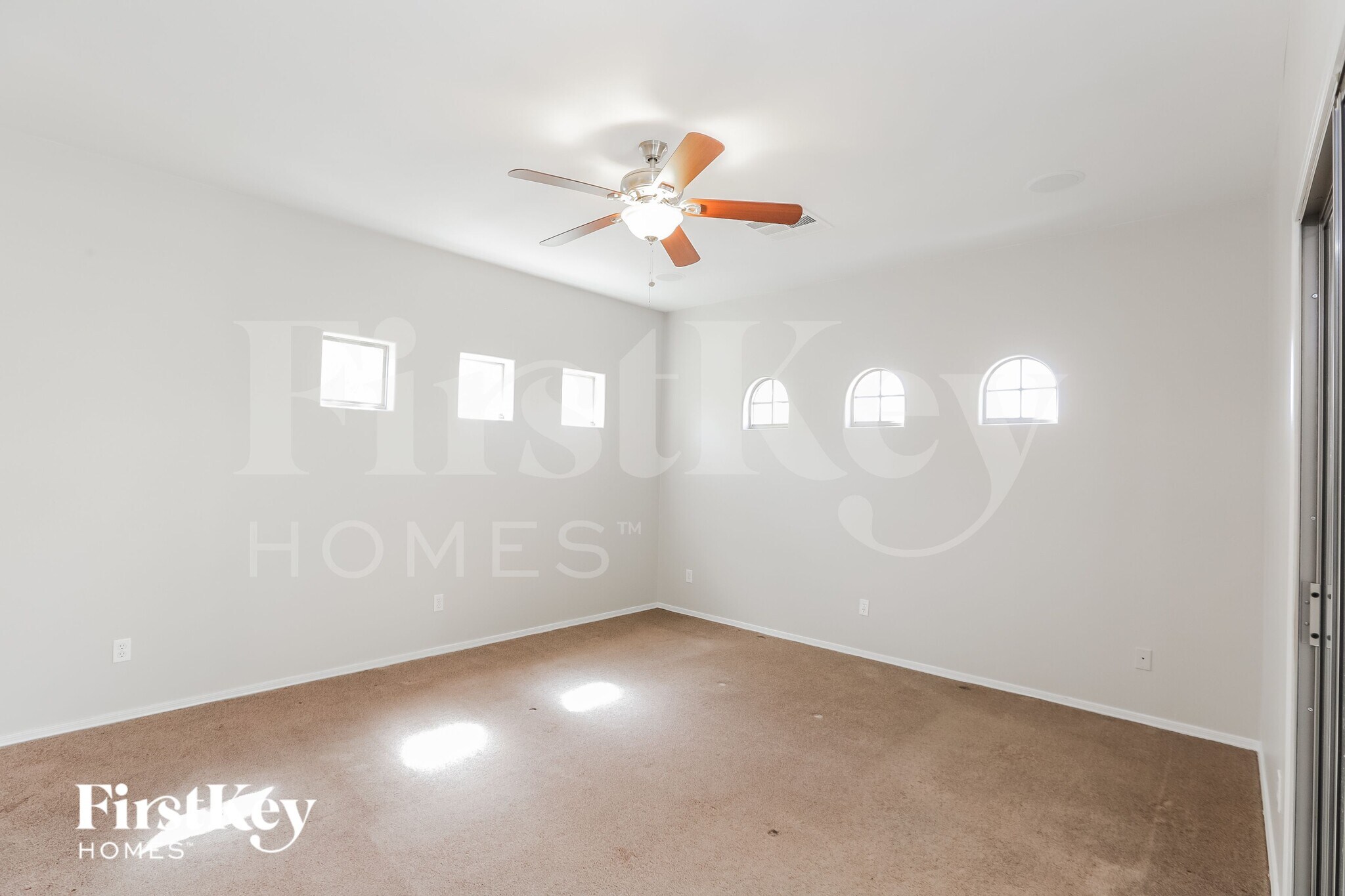 Building Photo - 7803 S 5th Dr