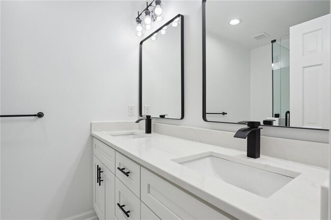 Building Photo - 262 Atwood Dr NW