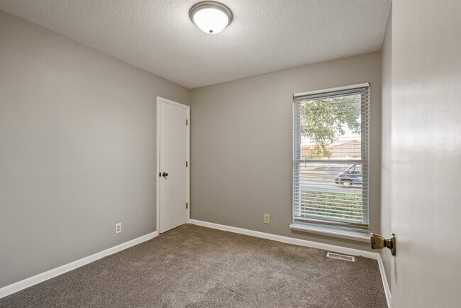 Building Photo - 4521 SW 33rd Terrace