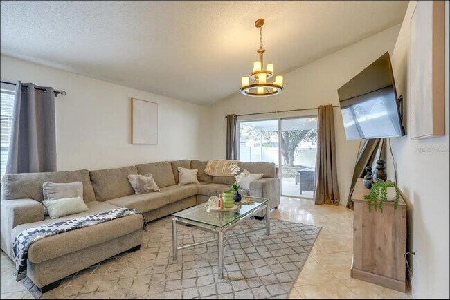 Building Photo - 739 Delancey Dr