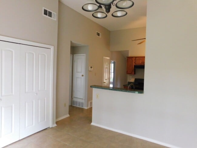 Building Photo - 1125 McGowan Dr