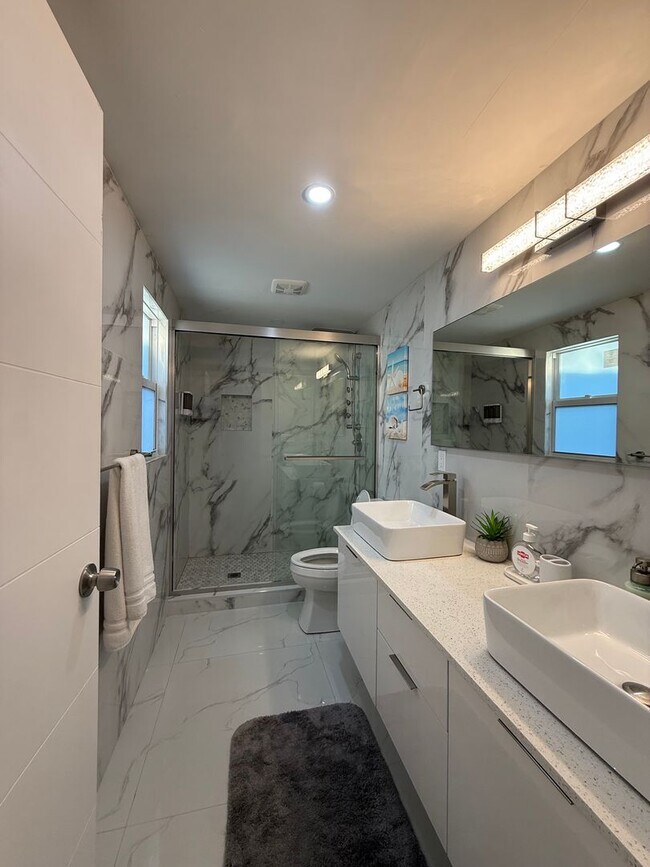 Building Photo - Single Family Home in Non HOA East Boca Raton