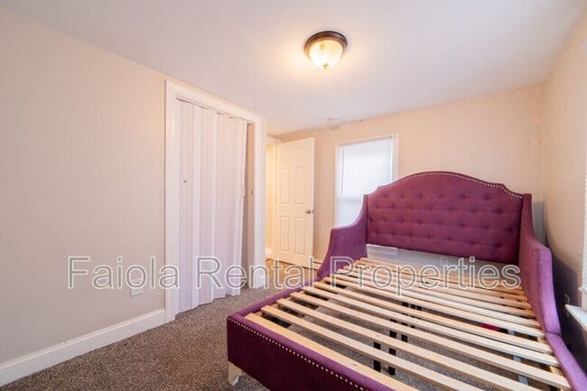 Building Photo - 319 Maurice St