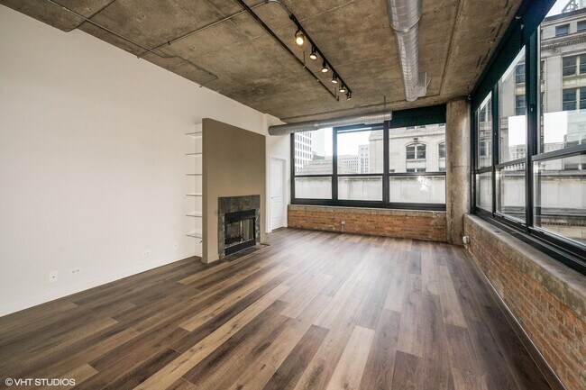 Building Photo - 130 S Canal St
