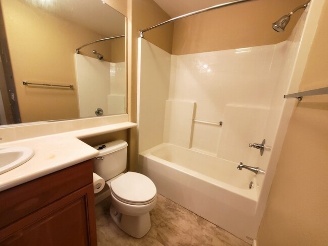 Building Photo - 10 Meritage Common