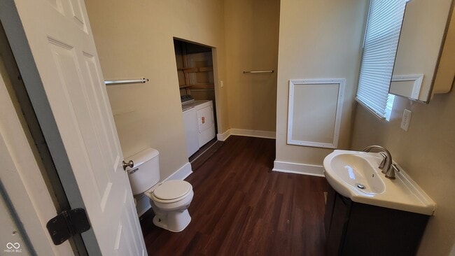 Building Photo - 1314 E 10th St