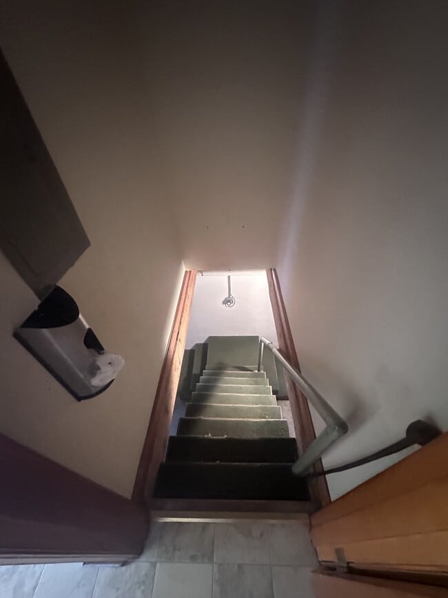 Building Photo - 1123 Franklin Turnpike