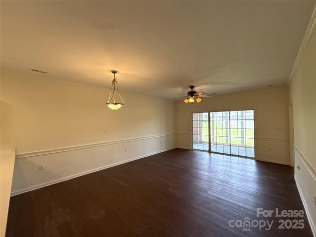 Building Photo - 9113 Meadow Vista Rd