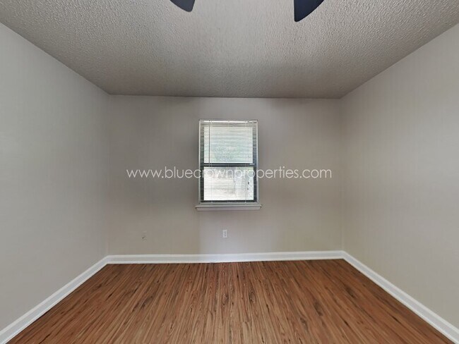 Building Photo - 900 Cannon Dr